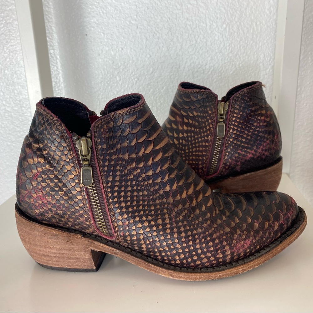 Liberty Exotic Bootie 6.5 Gold Toned Scales Double Side Zipper Rounded Block Ex